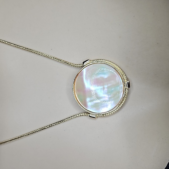 WHITING AND DAVIS GOLDTONE ROUND PEARL ESSENCE NECKLACE - Picture 2 of 8